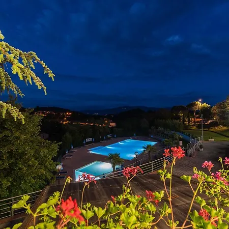 Village Il Poggetto 3* Troghi